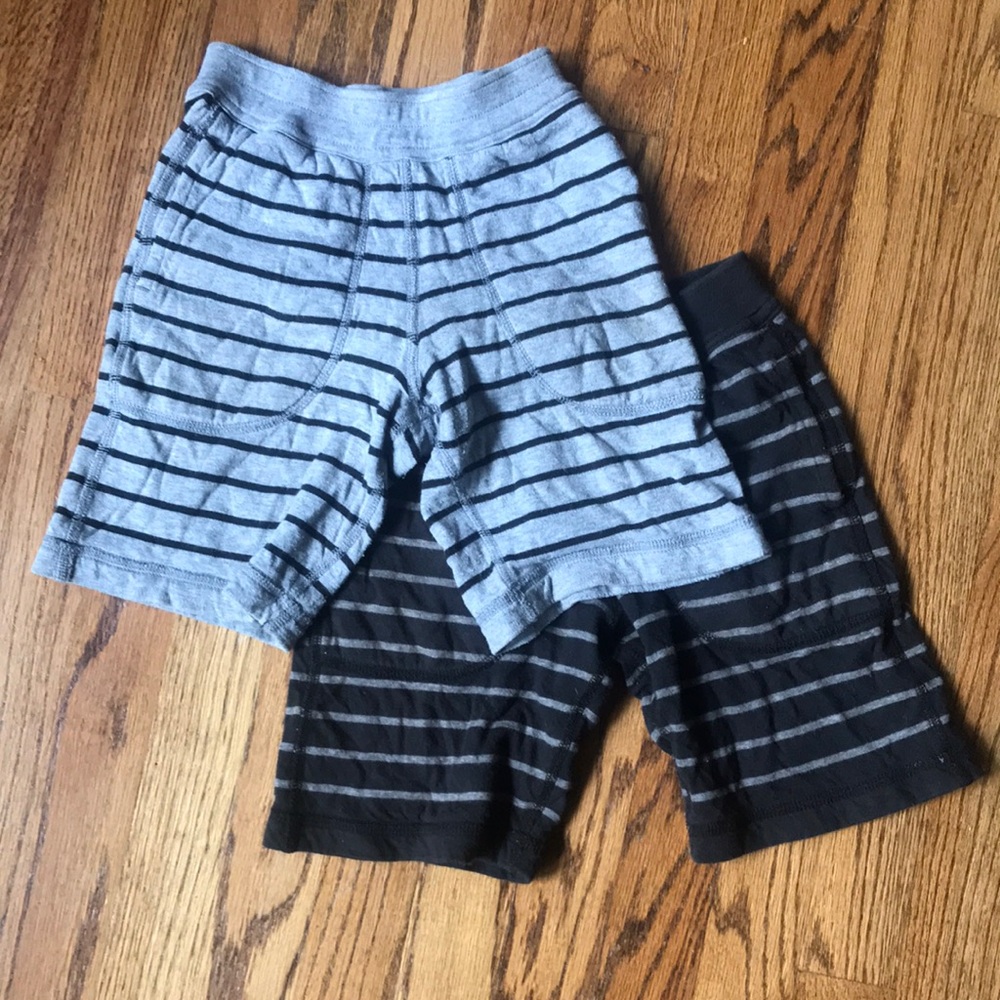 Pair of Reversible Hanna Andersson striped jersey shorts size 5